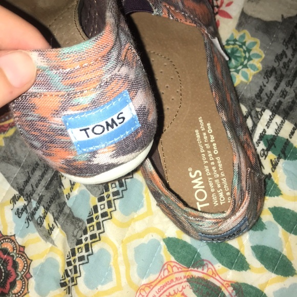 Patterned Toms - Picture 4 of 8